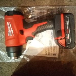 Milwaukee m18 heatgun new in box with 2.0 amp hour